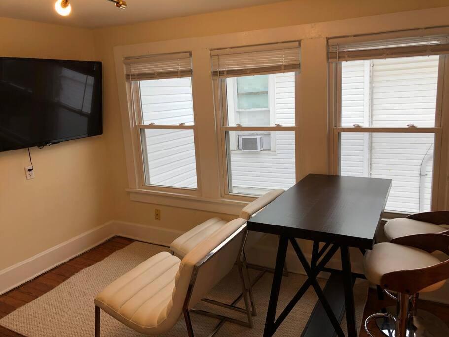 The Yellow Door 3-Bedroom Downtown Near Vt&Ru Radford Exterior foto