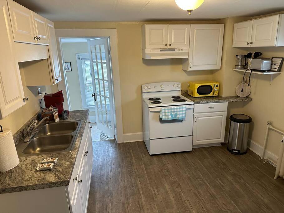 The Yellow Door 3-Bedroom Downtown Near Vt&Ru Radford Exterior foto
